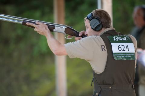 Der Gesamtsieger Philipp Sehnert auf dem Skeet-Stand. Der Gesamtsieger Philipp Sehnert auf dem Skeet-Stand.